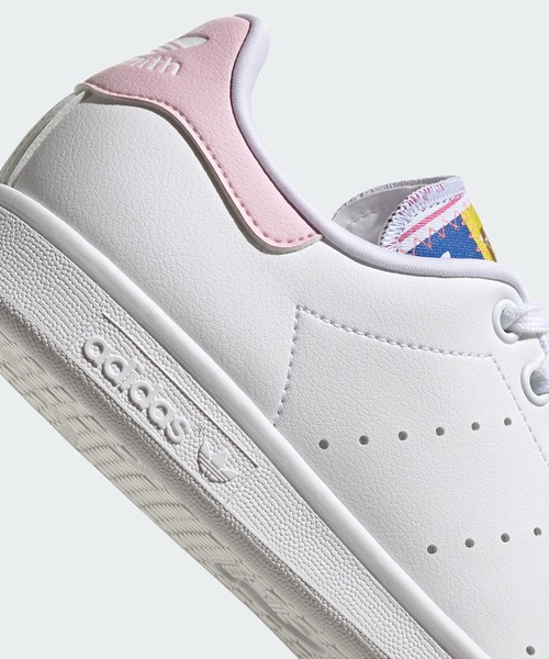adidas（アディダス）の「スタンスミス [STAN SMITH] アディダスオリジナルス（スニーカー・レディース・ホワイト×ピンク/ホワイト系その他・22.5cm/24.5cm/26.5cm/22.0cm/24.0cm/26.0cm/28.0cm/25.0cm/27.0cm/23.5cm/25.5cm/27.5cm/23.0cm）」の7枚目の写真