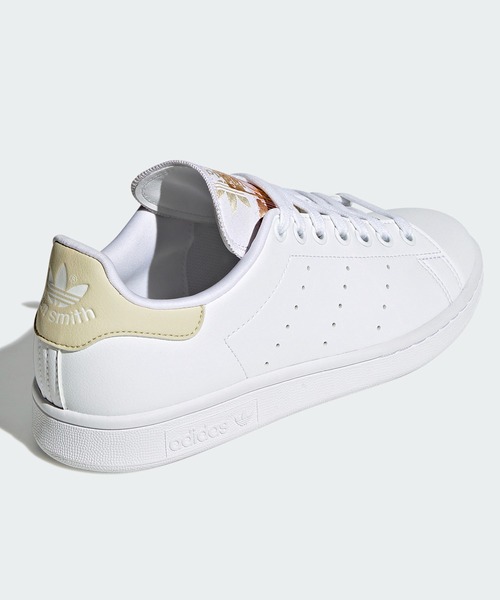 adidas（アディダス）の「スタンスミス [STAN SMITH] アディダスオリジナルス（スニーカー・レディース・ホワイト×ピンク/ホワイト系その他・22.5cm/24.5cm/26.5cm/22.0cm/24.0cm/26.0cm/28.0cm/25.0cm/27.0cm/23.5cm/25.5cm/27.5cm/23.0cm）」の4枚目の写真