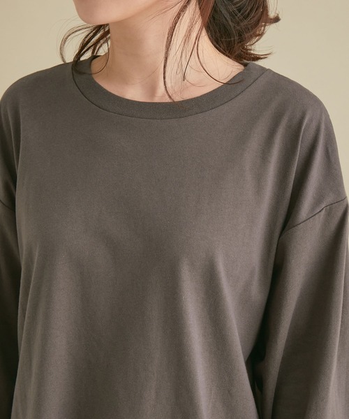 VIS(ビス)の「綿100%。トレンドに左右されないベーシック無地ロングTシャツ(Tシャツ/カットソー・レディース・ブラウン/オフホワイト/スミクロ・FREE)」の14枚目の写真