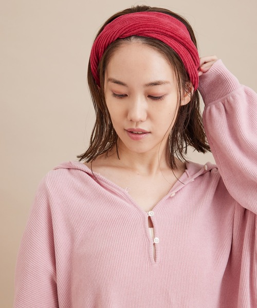 SALON adam et rope'（サロン アダム エ ロペ）の「【極上の肌ざわり】ヘアバンド -CreamyCotton /クリーミーコットン-（ヘアバンド・レディース・オフホワイト/チャコールグレー/パープル/マスタード・FREE）」の9枚目の写真