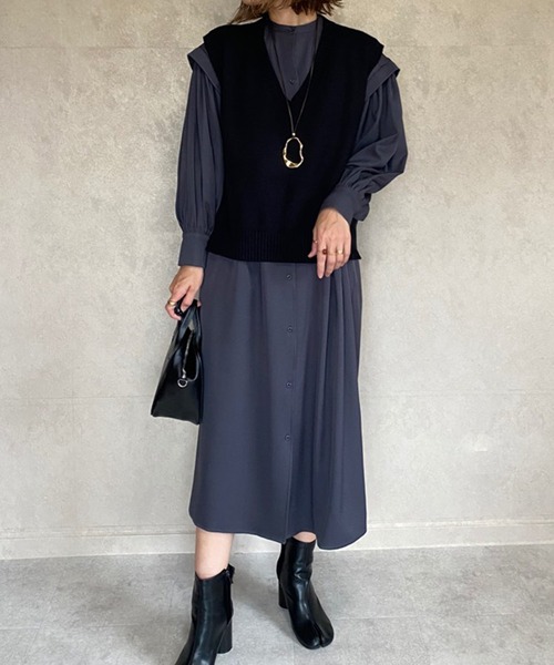 ECRIRE（エクリール）の「【miho.a.nicoコラボ】Vネックベスト+シャツOP（シャツワンピース・レディース・チャコールグレー/ブラック/ベージュ/アイボリー・M/L）」の4枚目の写真