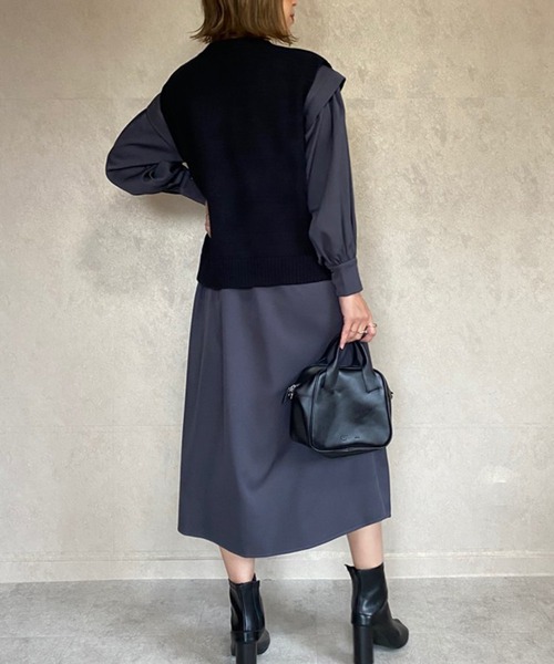 ECRIRE（エクリール）の「【miho.a.nicoコラボ】Vネックベスト+シャツOP（シャツワンピース・レディース・チャコールグレー/ブラック/ベージュ/アイボリー・M/L）」の17枚目の写真