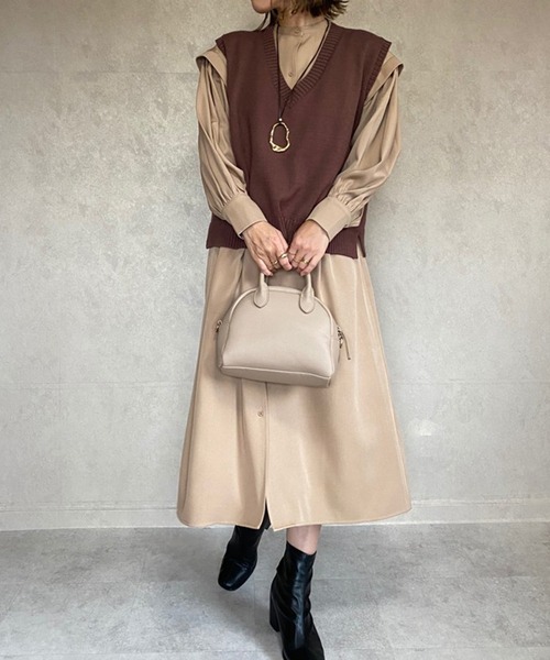 ECRIRE（エクリール）の「【miho.a.nicoコラボ】Vネックベスト+シャツOP（シャツワンピース・レディース・チャコールグレー/ブラック/ベージュ/アイボリー・M/L）」の21枚目の写真