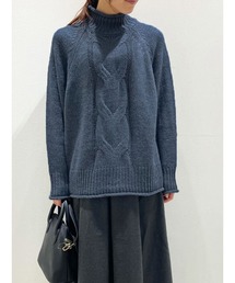 ケーブルタートルニット