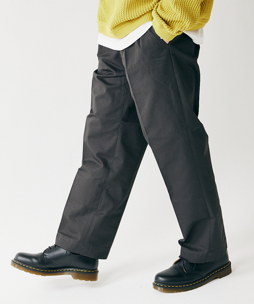 JOURNAL STANDARD（ジャーナルスタンダード）の「カラーT/C ツータック パンツ（チノパンツ・メンズ・グリーン/ブラック系その他/ネイビー/オレンジ/パープル/レッド・MEDIUM/LARGE）」の2枚目の写真