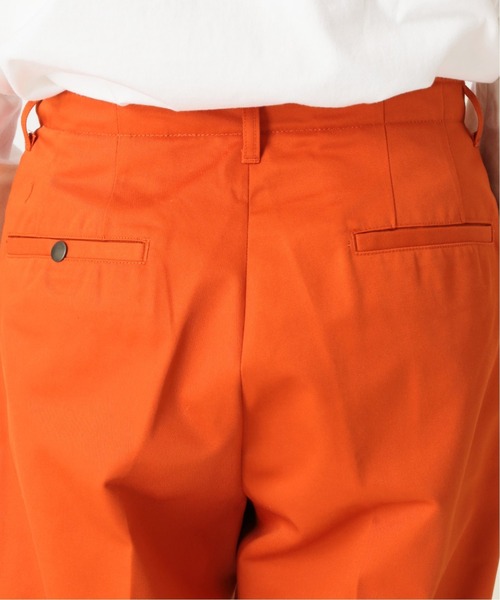 JOURNAL STANDARD（ジャーナルスタンダード）の「カラーT/C ツータック パンツ（チノパンツ・メンズ・グリーン/ブラック系その他/ネイビー/オレンジ/パープル/レッド・MEDIUM/LARGE）」の16枚目の写真
