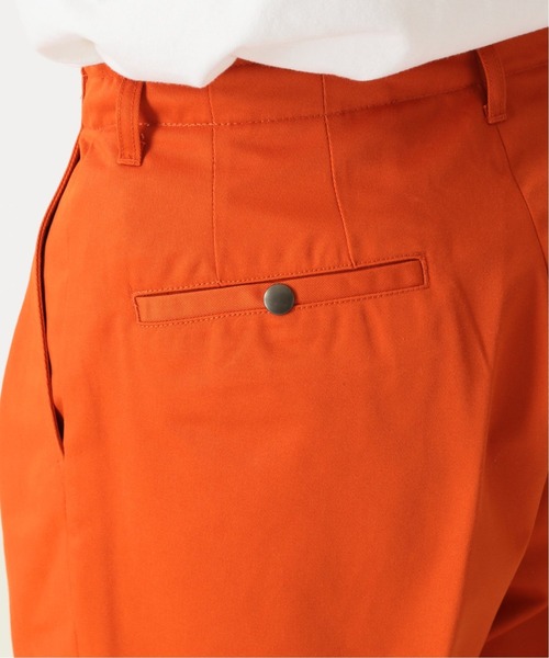 JOURNAL STANDARD（ジャーナルスタンダード）の「カラーT/C ツータック パンツ（チノパンツ・メンズ・グリーン/ブラック系その他/ネイビー/オレンジ/パープル/レッド・MEDIUM/LARGE）」の19枚目の写真