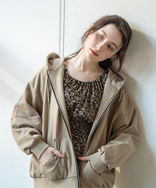 idem（イデム）の「【ZOZOTOWN限定】idem 0514 parker/ロゴ刺繍オーバーサイズパーカー（パーカー・レディース・ベージュ/グレー/グリーン・FREE）」の6枚目の写真