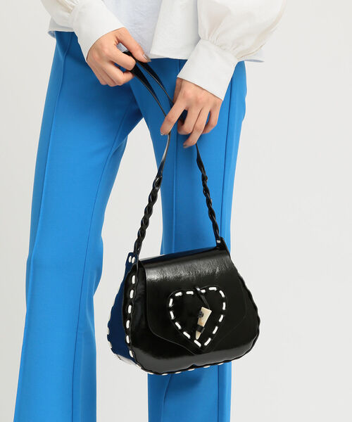 Ray BEAMS(レイビームス)の「HEY!Mrs ROSE × Ray BEAMS / 別注 ハート ポシェット(メッセンジャーバッグ・レディース・レッド/ブラック・ONE SIZE)」の4枚目の写真