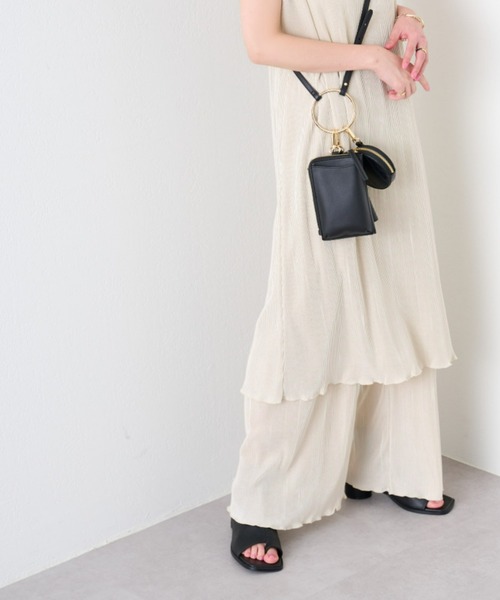 COLONY 2139（コロニートゥーワンスリーナイン）の「サテンミニプリーツストレートパンツ（その他パンツ・レディース・ブラック/ブルー/アイボリー/グレイッシュベージュ・MEDIUM/LARGE）」の2枚目の写真