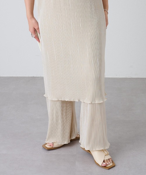 COLONY 2139（コロニートゥーワンスリーナイン）の「サテンミニプリーツストレートパンツ（その他パンツ・レディース・ブラック/ブルー/アイボリー/グレイッシュベージュ・MEDIUM/LARGE）」の5枚目の写真