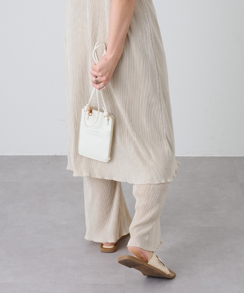 COLONY 2139（コロニートゥーワンスリーナイン）の「サテンミニプリーツストレートパンツ（その他パンツ・レディース・ブラック/ブルー/アイボリー/グレイッシュベージュ・MEDIUM/LARGE）」の15枚目の写真