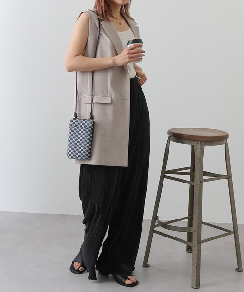 COLONY 2139（コロニートゥーワンスリーナイン）の「サテンミニプリーツストレートパンツ（その他パンツ・レディース・ブラック/ブルー/アイボリー/グレイッシュベージュ・MEDIUM/LARGE）」の11枚目の写真