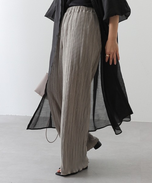 COLONY 2139（コロニートゥーワンスリーナイン）の「サテンミニプリーツストレートパンツ（その他パンツ・レディース・ブラック/ブルー/アイボリー/グレイッシュベージュ・MEDIUM/LARGE）」の7枚目の写真