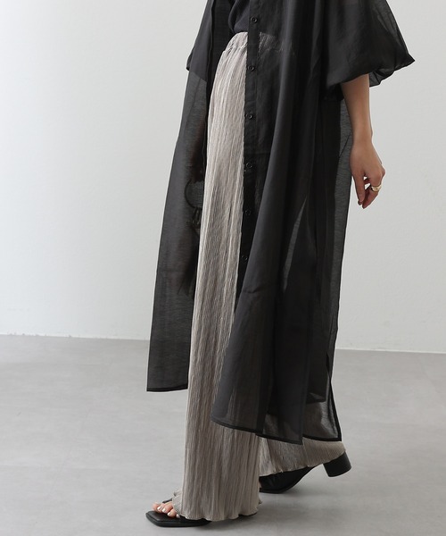 COLONY 2139（コロニートゥーワンスリーナイン）の「サテンミニプリーツストレートパンツ（その他パンツ・レディース・ブラック/ブルー/アイボリー/グレイッシュベージュ・MEDIUM/LARGE）」の22枚目の写真