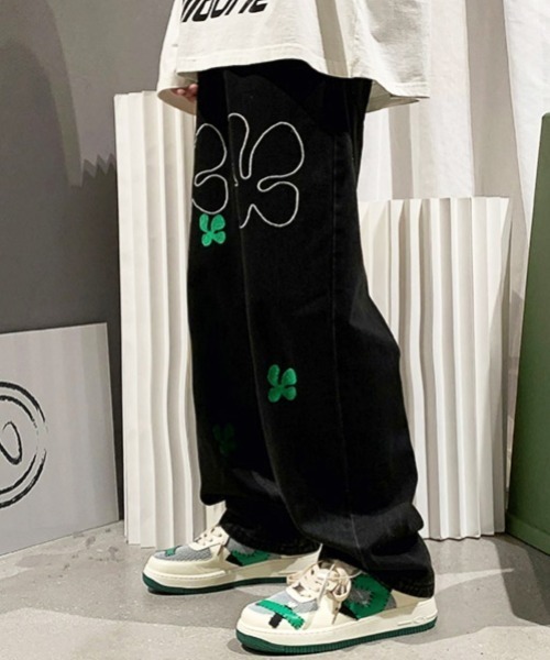 ARULE(アルール)の「A'GEM/9 × .kom『ARULE/アルール』ワイドシルエット 英字 ワッペンデニムパンツ(デニムパンツ・メンズ・ブラック/ブルー・M/L)」の1枚目の写真