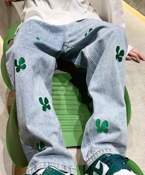 ARULE(アルール)の「A'GEM/9 × .kom『ARULE/アルール』ワイドシルエット 英字 ワッペンデニムパンツ(デニムパンツ・メンズ・ブラック/ブルー・M/L)」の4枚目の写真