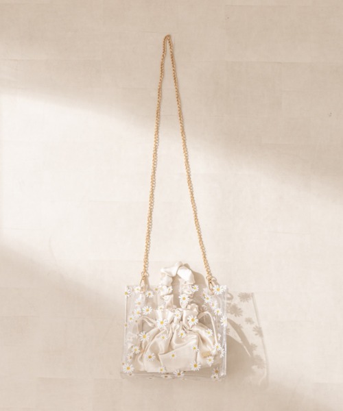 OLIVE des OLIVE(オリーブデオリーブ)の「【WEB限定カラー有】巾着ショルダーinPVCバッグ(ショルダーバッグ・レディース・オフホワイト/シルバー/スミクロ・FREE)」の2枚目の写真