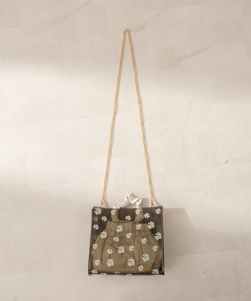 OLIVE des OLIVE(オリーブデオリーブ)の「【WEB限定カラー有】巾着ショルダーinPVCバッグ(ショルダーバッグ・レディース・オフホワイト/シルバー/スミクロ・FREE)」の3枚目の写真