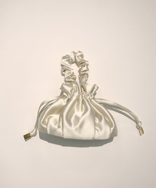 OLIVE des OLIVE(オリーブデオリーブ)の「【WEB限定カラー有】巾着ショルダーinPVCバッグ(ショルダーバッグ・レディース・オフホワイト/シルバー/スミクロ・FREE)」の9枚目の写真