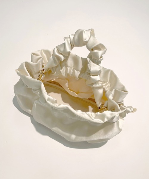 OLIVE des OLIVE(オリーブデオリーブ)の「【WEB限定カラー有】巾着ショルダーinPVCバッグ(ショルダーバッグ・レディース・オフホワイト/シルバー/スミクロ・FREE)」の13枚目の写真