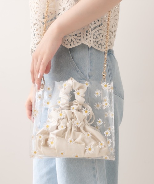 OLIVE des OLIVE(オリーブデオリーブ)の「【WEB限定カラー有】巾着ショルダーinPVCバッグ(ショルダーバッグ・レディース・オフホワイト/シルバー/スミクロ・FREE)」の6枚目の写真