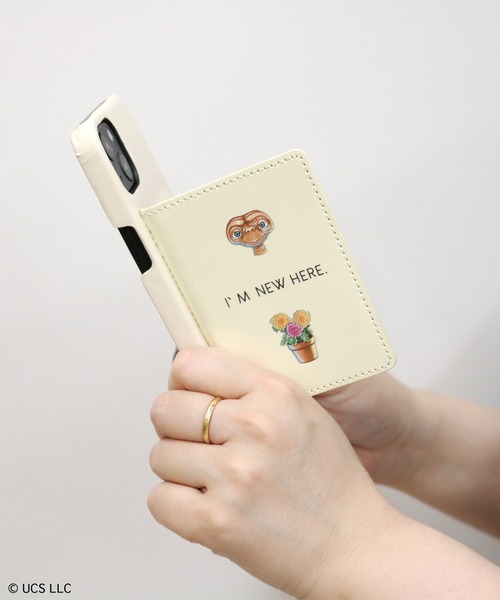 ACCOMMODE（アコモデ）の「E.T. パテントiPhoneケース13（スマホケース/カバー・レディース・ブラック/アイボリー・FREE）」の3枚目の写真