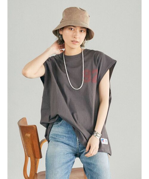 Russell Athletic(ラッセルアスレティック)の「RUSSELL別注 プリントロゴタンクトップ(Tシャツ/カットソー・レディース・オフホワイト/チャコールグレー/ブラウン・FREE)」の4枚目の写真
