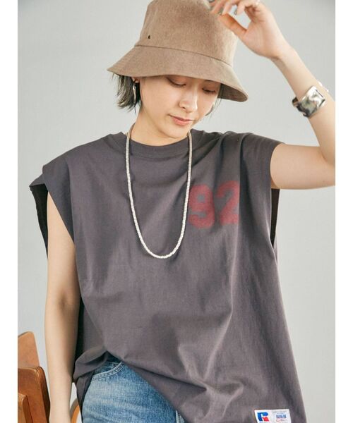 Russell Athletic(ラッセルアスレティック)の「RUSSELL別注 プリントロゴタンクトップ(Tシャツ/カットソー・レディース・オフホワイト/チャコールグレー/ブラウン・FREE)」の5枚目の写真
