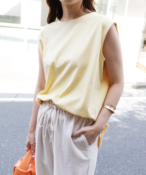 andme(アンドミー)の「ワキ見え防止ノースリーブトップス(Tシャツ/カットソー・レディース・ブラック/オフホワイト/テラコッタ/チャコールグレー/イエロー・M)」の5枚目の写真