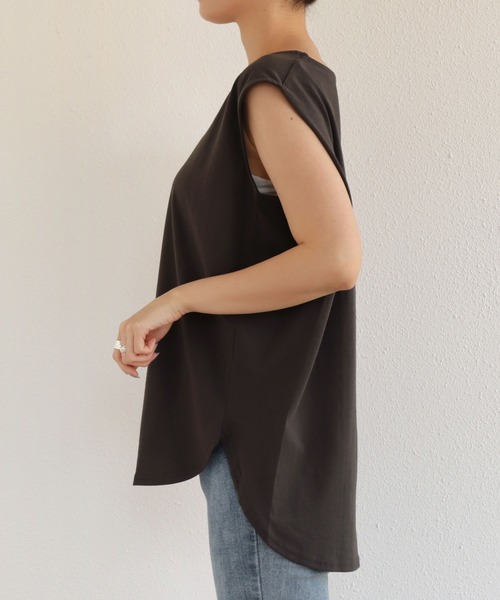 andme(アンドミー)の「ワキ見え防止ノースリーブトップス(Tシャツ/カットソー・レディース・ブラック/オフホワイト/テラコッタ/チャコールグレー/イエロー・M)」の14枚目の写真