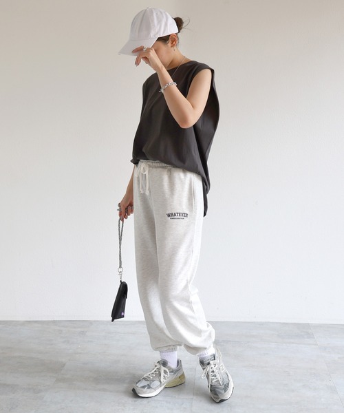 andme(アンドミー)の「ワキ見え防止ノースリーブトップス(Tシャツ/カットソー・レディース・ブラック/オフホワイト/テラコッタ/チャコールグレー/イエロー・M)」の17枚目の写真