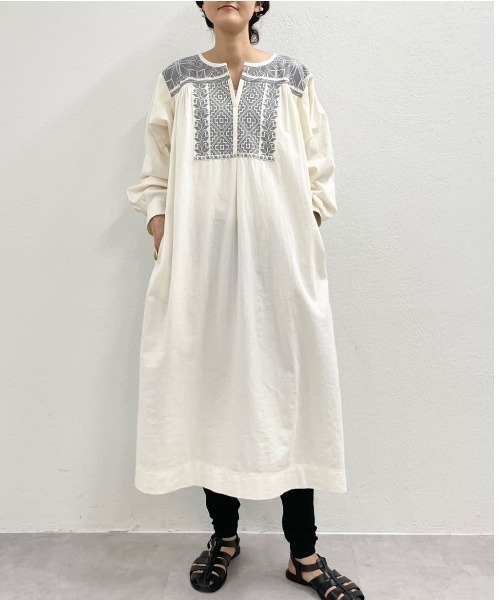 BEARDSLEY(ビアズリー)の「Oこだわりの詰まったクロスステッチワンピース(ワンピース・レディース・アイボリー/ブラック・FREE)」の16枚目の写真