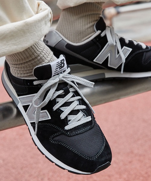 【新品】ニューバランスNEW BALANCE/紺セーターM【定価16500円】 NEW BALANCE ニューバランス Vネック ニットセーター イエロー系