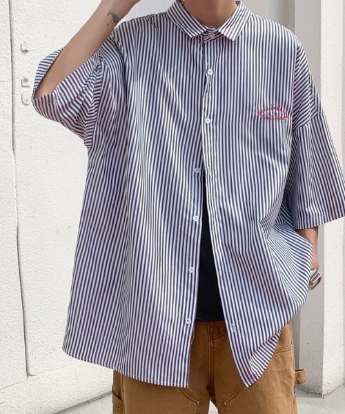MGV(エムジーヴィー)の「ワンポイント刺繍ストライプシャツ(シャツ/ブラウス・メンズ・ブルー/ブラック/グリーン・LARGE/X-LARGE/MEDIUM)」の2枚目の写真