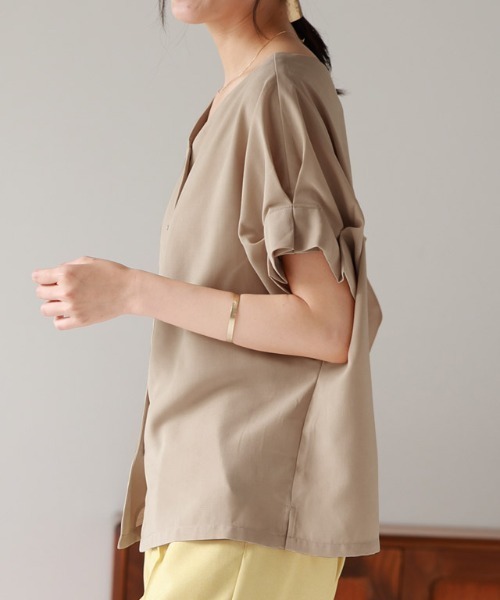 リネンライク前後2WAY袖タックブラウス