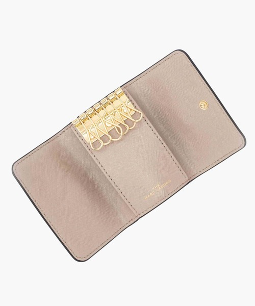 MARC JACOBS（マークジェイコブス）の「THE SNAPSHOT KEY CASE/ザ スナップショット キー ケース（キーケース/キーアクセサリー・レディース・レッド系その他2・ONE SIZE）」の3枚目の写真