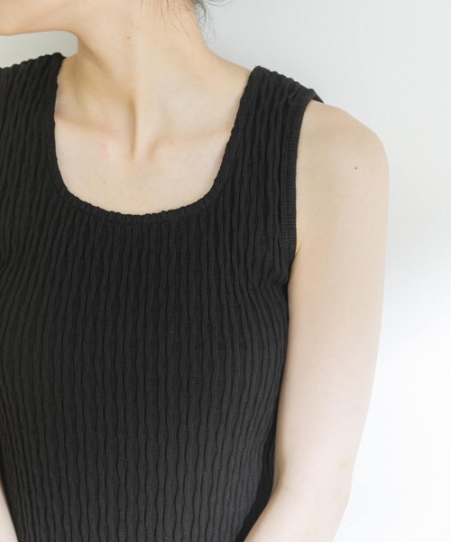 URBAN RESEARCH（アーバンリサーチ）の「ランダムアイレットテレコスクエアタンクトップ（タンクトップ・レディース・カーキ/ブラック/オフホワイト・FREE）」の8枚目の写真