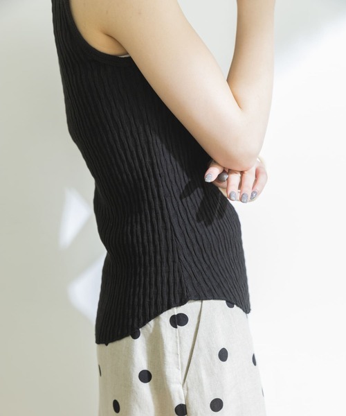 URBAN RESEARCH（アーバンリサーチ）の「ランダムアイレットテレコスクエアタンクトップ（タンクトップ・レディース・カーキ/ブラック/オフホワイト・FREE）」の12枚目の写真