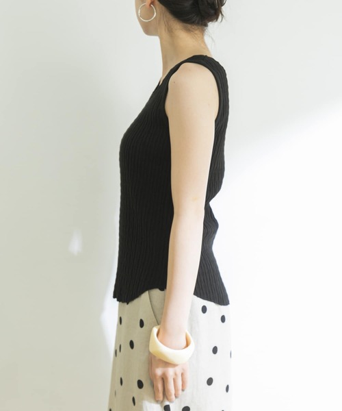 URBAN RESEARCH（アーバンリサーチ）の「ランダムアイレットテレコスクエアタンクトップ（タンクトップ・レディース・カーキ/ブラック/オフホワイト・FREE）」の19枚目の写真