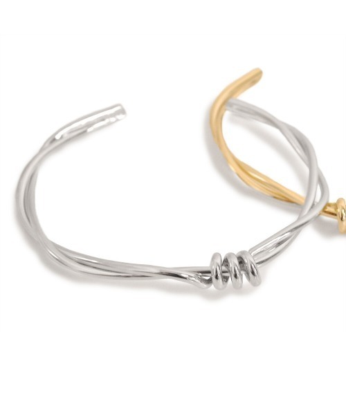 PARKS TOKYO SELECT（パークストウキョウセレクト）の「ツイスト メタル バングルブレスレット（バングル/リストバンド・レディース・シルバー/ゴールド・FREE）」の2枚目の写真