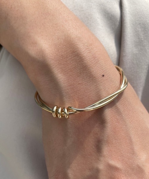 PARKS TOKYO SELECT（パークストウキョウセレクト）の「ツイスト メタル バングルブレスレット（バングル/リストバンド・レディース・シルバー/ゴールド・FREE）」の8枚目の写真