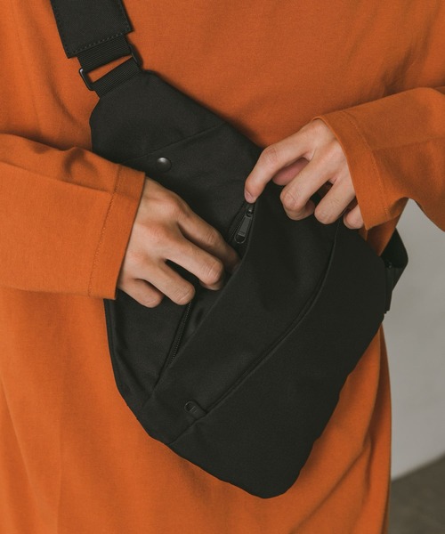 SML(エスエムエル)の「『別注』S.M.L.×DOORS ボディバッグ(ショルダーバッグ・メンズ・ブラック/カーキ/ベージュ系その他・-)」の7枚目の写真