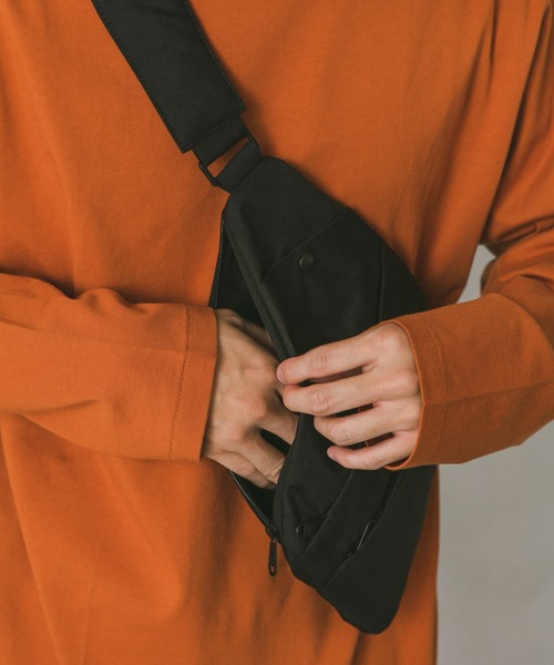 SML(エスエムエル)の「『別注』S.M.L.×DOORS ボディバッグ(ショルダーバッグ・メンズ・ブラック/カーキ/ベージュ系その他・-)」の8枚目の写真