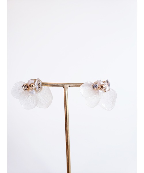 tone(トーン)の「【Tresor】花びらクリスタル イヤリング/淡水パール(MA)(イヤリング・レディース・ホワイト/ピンク系その他/グリーン系その他/ブラック/ネイビー/パープル/ピンク/パープル系その他・FREE)」の12枚目の写真