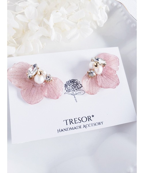 tone(トーン)の「【Tresor】花びらクリスタル イヤリング/淡水パール(MA)(イヤリング・レディース・ホワイト/ピンク系その他/グリーン系その他/ブラック/ネイビー/パープル/ピンク/パープル系その他・FREE)」の14枚目の写真