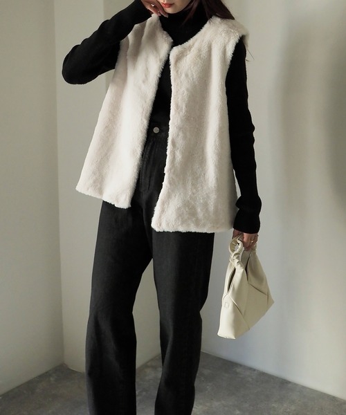 Riberry(リベリー)の「ファーベスト/ジレ(ベスト・レディース・ベージュ/アイボリー・MEDIUM)」の3枚目の写真