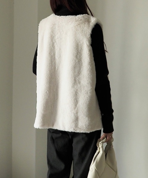 Riberry(リベリー)の「ファーベスト/ジレ(ベスト・レディース・ベージュ/アイボリー・MEDIUM)」の6枚目の写真