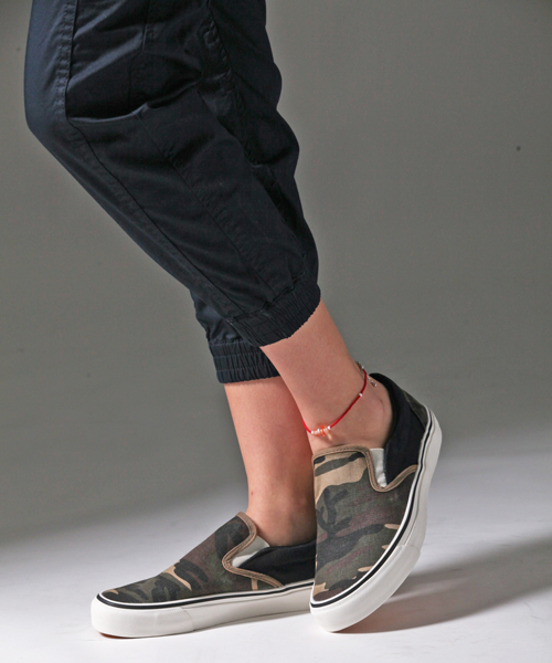 AVIREX（アヴィレックス）の「【In Red掲載アイテム】avirex/アヴィレックス/スリッポン/FREEDOM/フリーダム（スリッポン・レディース・ブラック/ネイビー/カモフラージュ/ホワイト・23cm/24cm/25cm/24/25/23/27.5/27/28/25.5/26/26.5）」の4枚目の写真