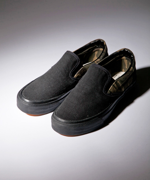 AVIREX（アヴィレックス）の「【In Red掲載アイテム】avirex/アヴィレックス/スリッポン/FREEDOM/フリーダム（スリッポン・レディース・ブラック/ネイビー/カモフラージュ/ホワイト・23cm/24cm/25cm/24/25/23/27.5/27/28/25.5/26/26.5）」の7枚目の写真